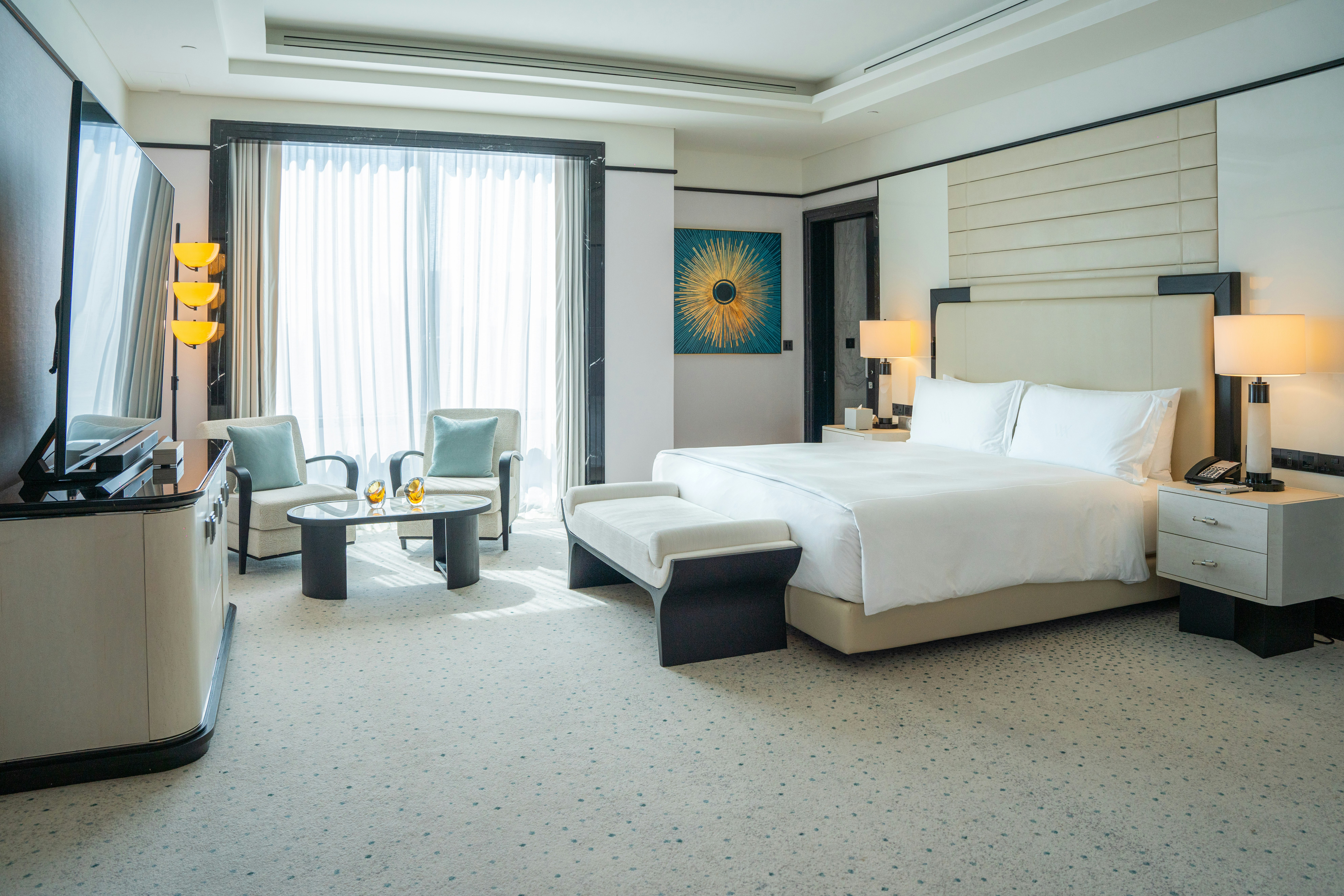 Diplomat, Suite