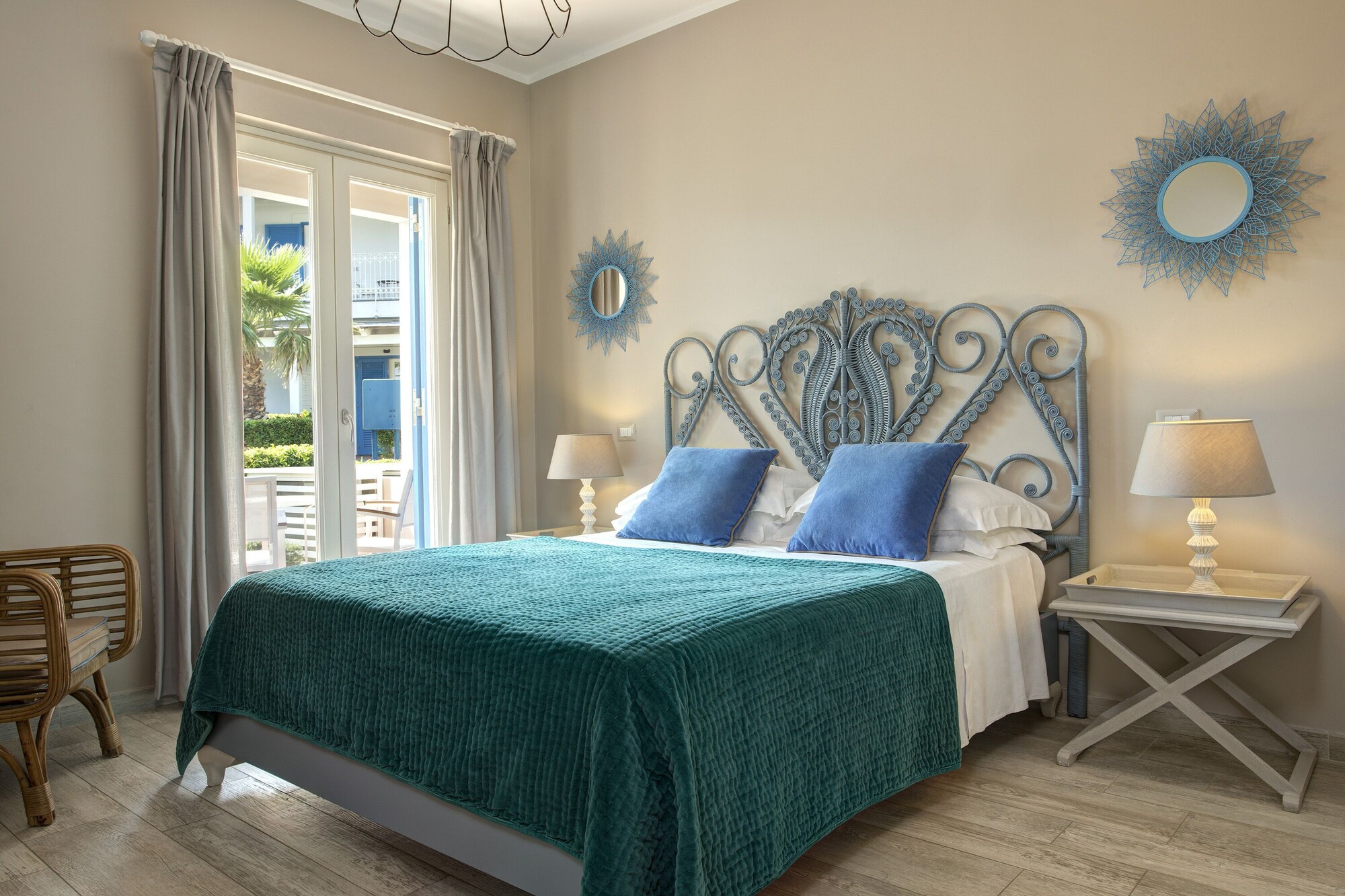 SUPERIOR, DOUBLE OR TWIN BED