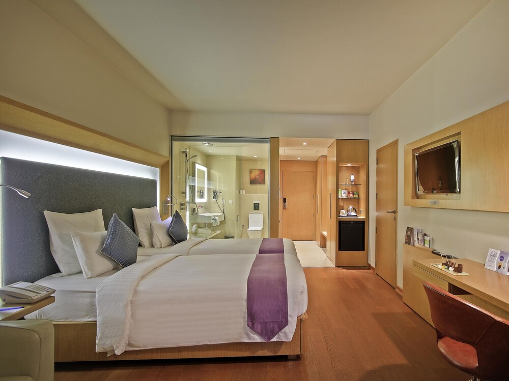 Novotel Visakhapatnam Varun Beach Hotel 24/75