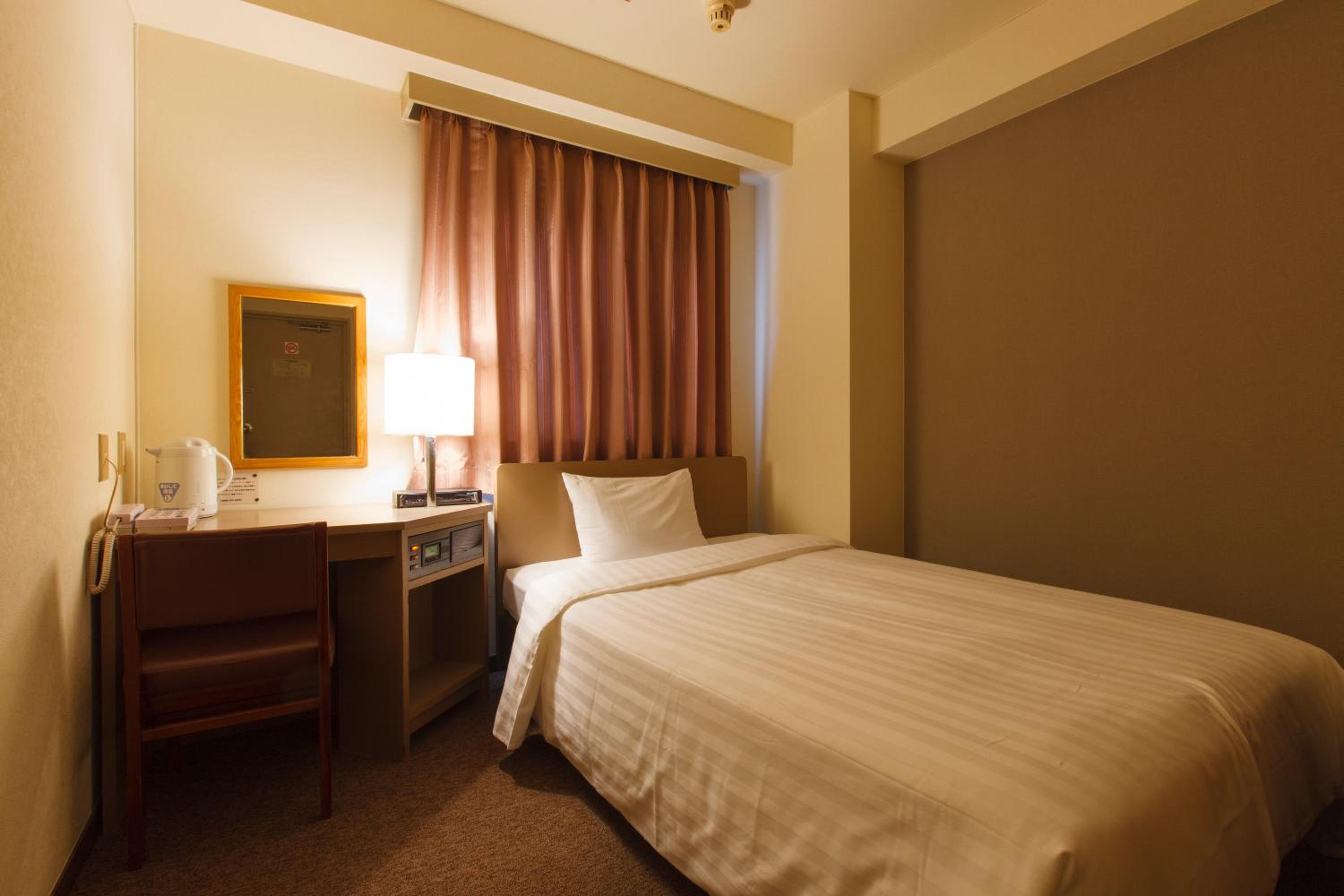 ROOM, SINGLE