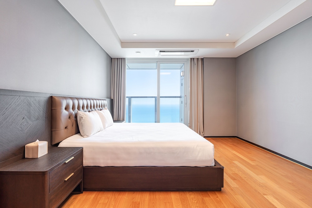 LCT Residence Y Collection 14/50