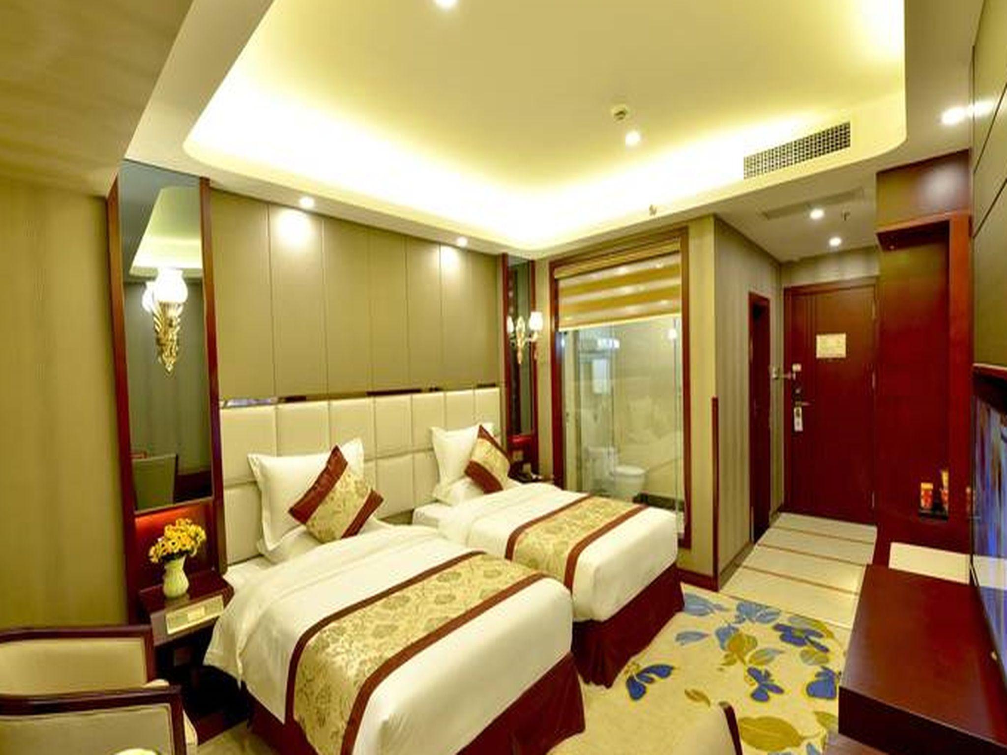 Oriental, Superior, Twin Beds