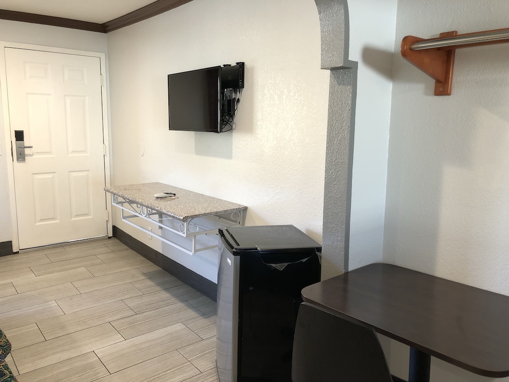 Starlight Inn Valley Blvd 27/29