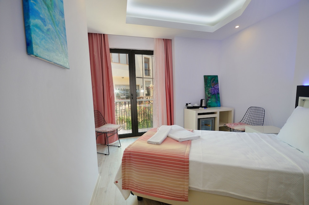 غرفة ثلاثية بسرير كوين وسرير فردي، Datca Sapphire Hotel 2/10