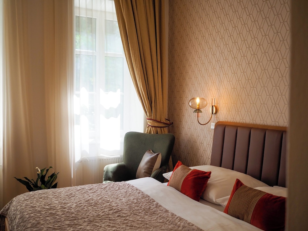 Boutique Hotel 16 17/50