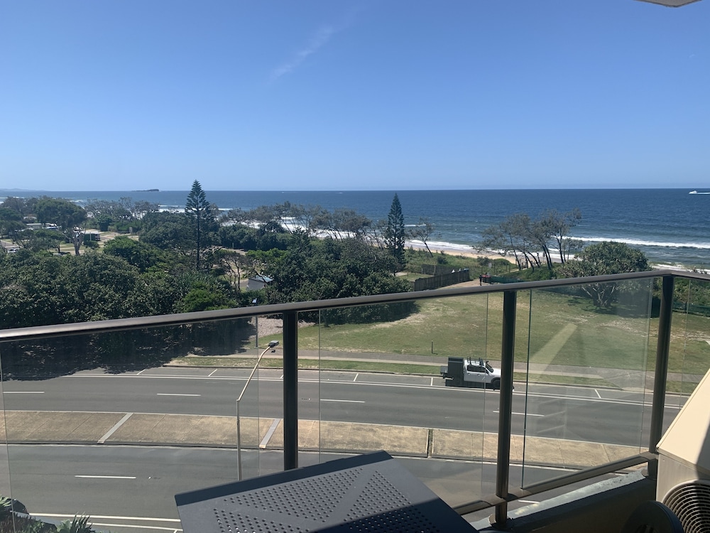 Beachfront Towers 52/80