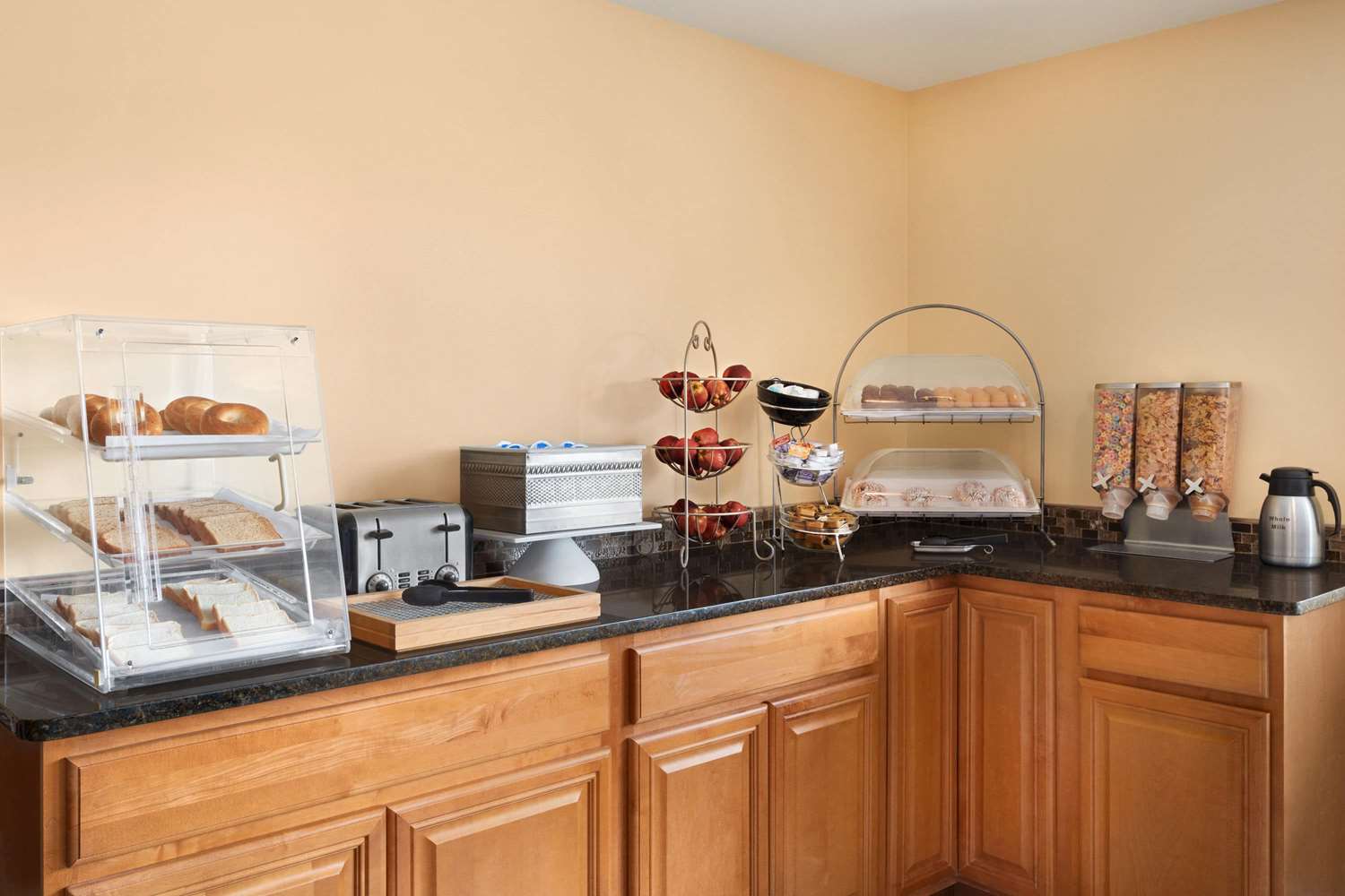 Days Inn by Wyndham Middletown/Newport Area 9/40
