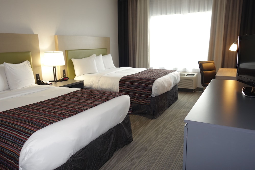 Country Inn and Suites by Radisson Coralville IA 7/26