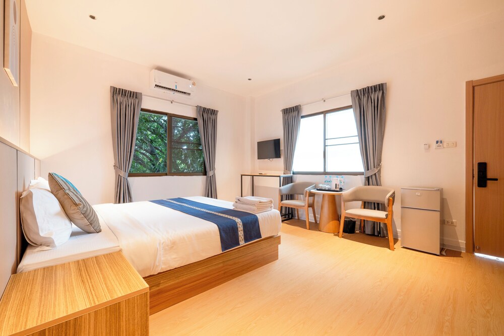 Selina Place 8/50