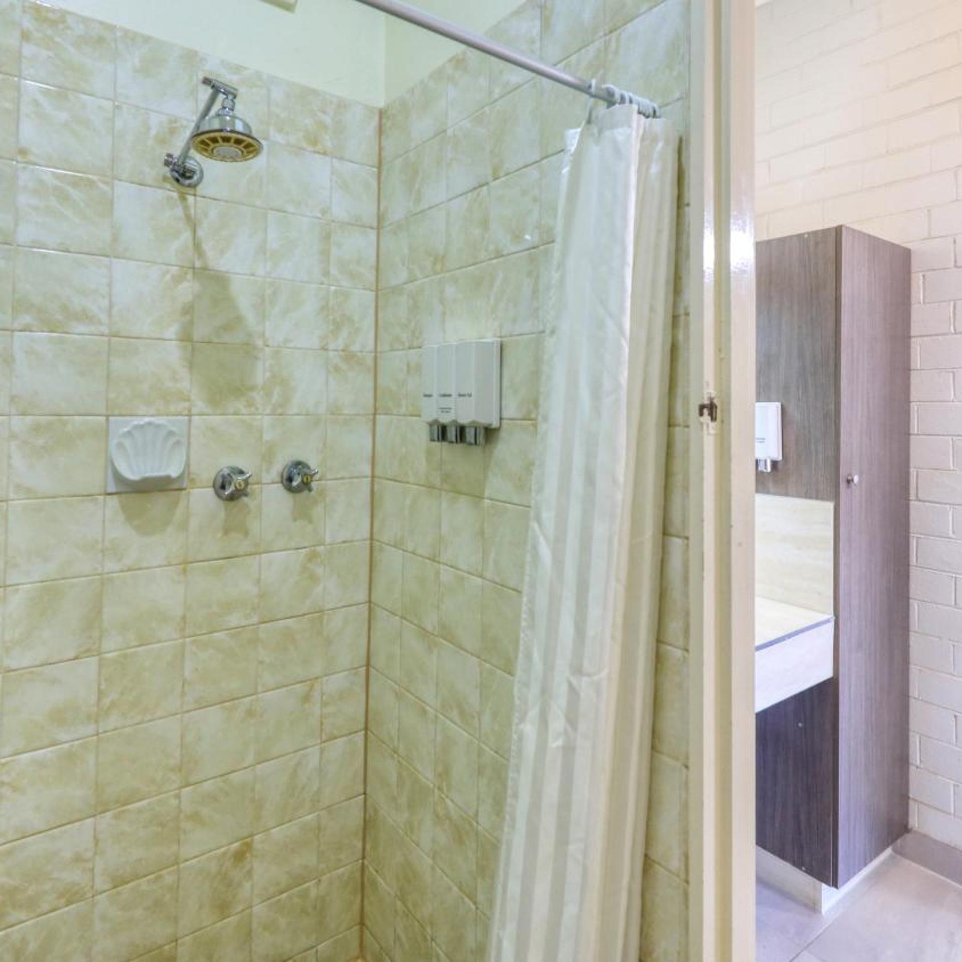 ROSE CITY MOTOR INN 37/39