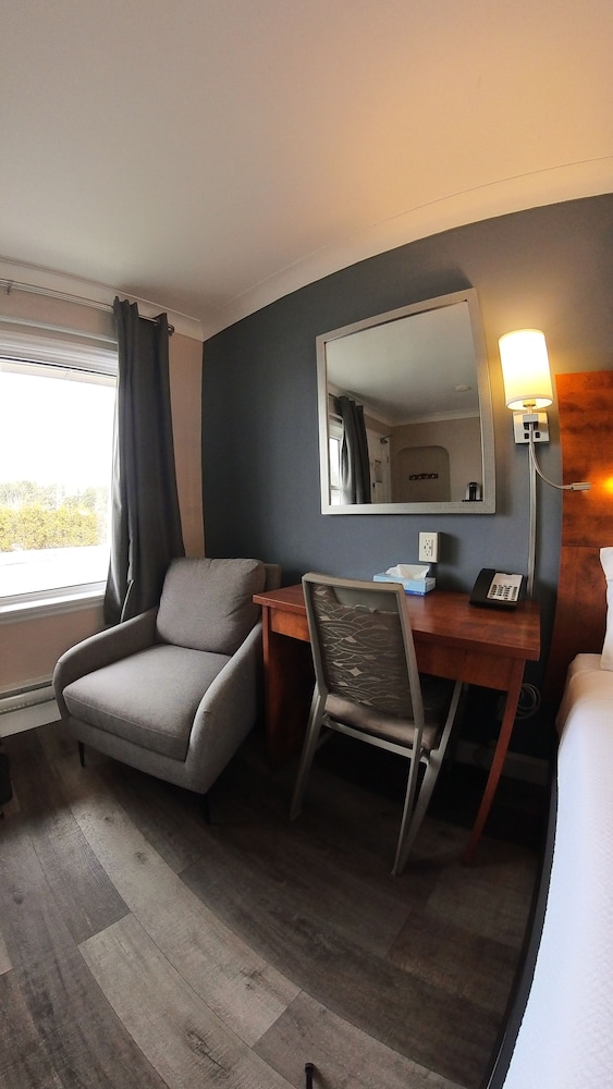 Moonlight Inn and Suites Sudbury 12/50