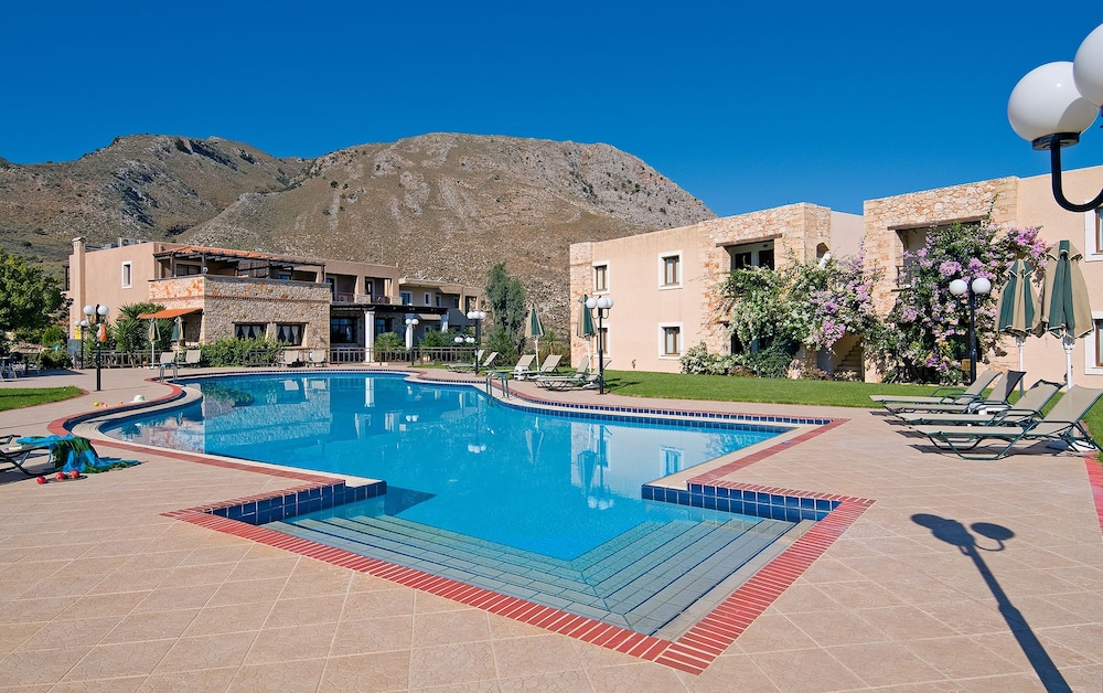 Areti Aparthotel 44/75