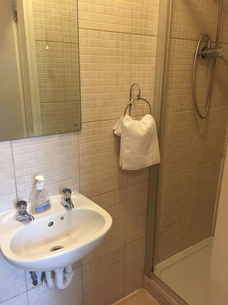 Gresham Hotel 46/50