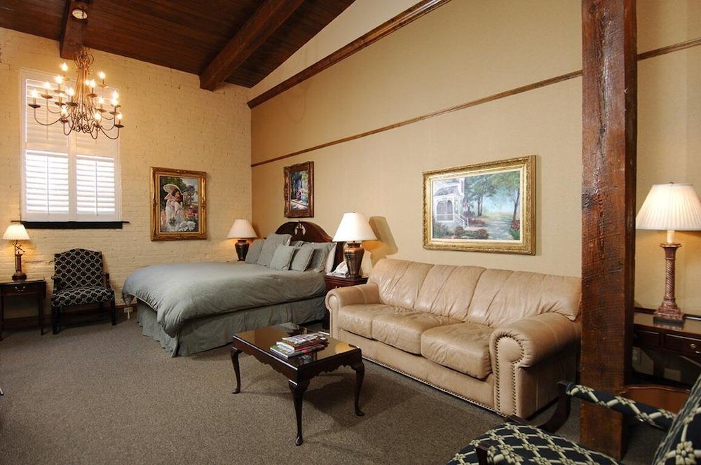 Ansonborough Inn 44/72