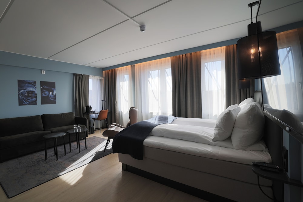 Home Hotel 1624 15/50