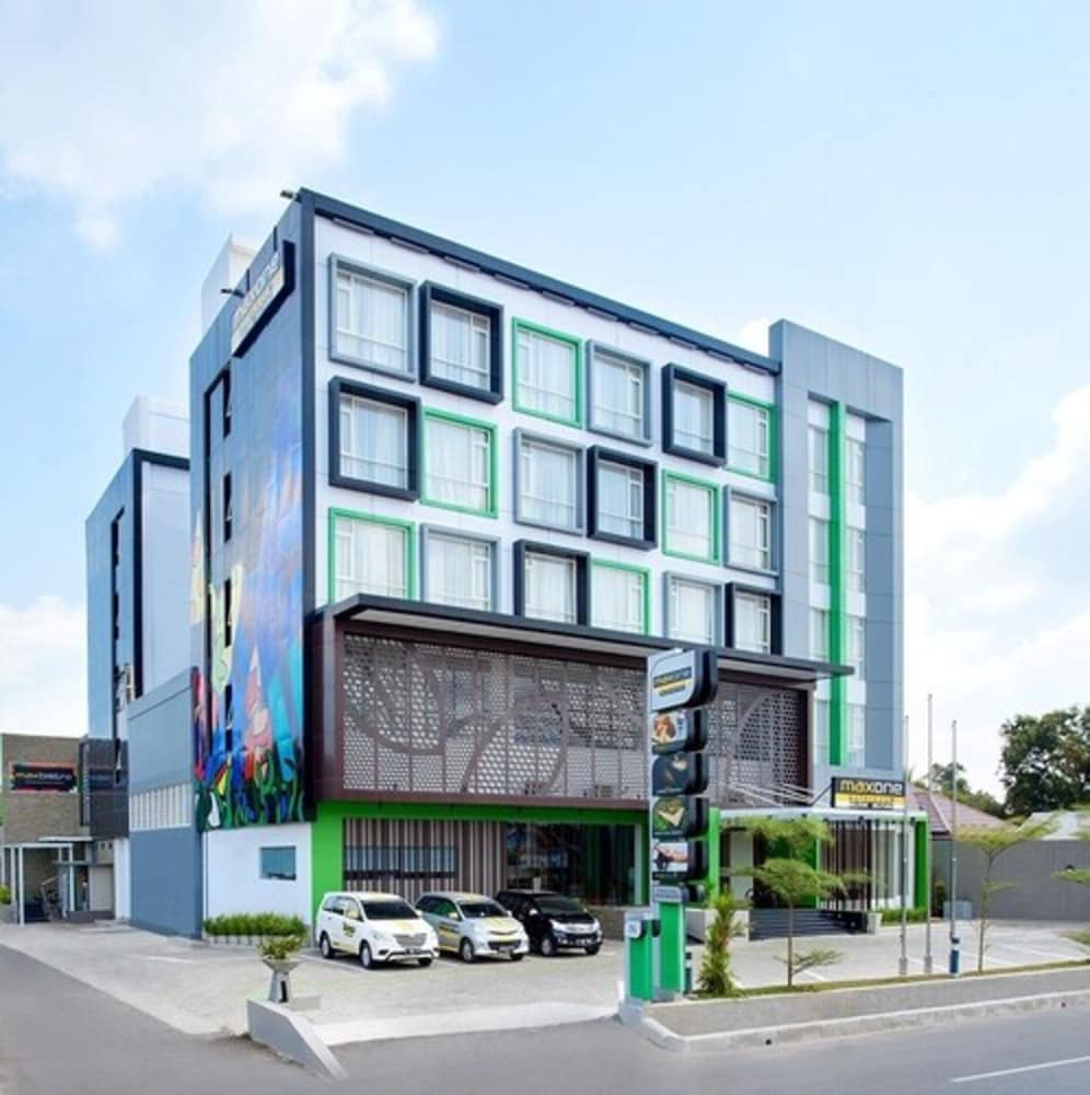 DK Belstar Hotel Belitung 34/36