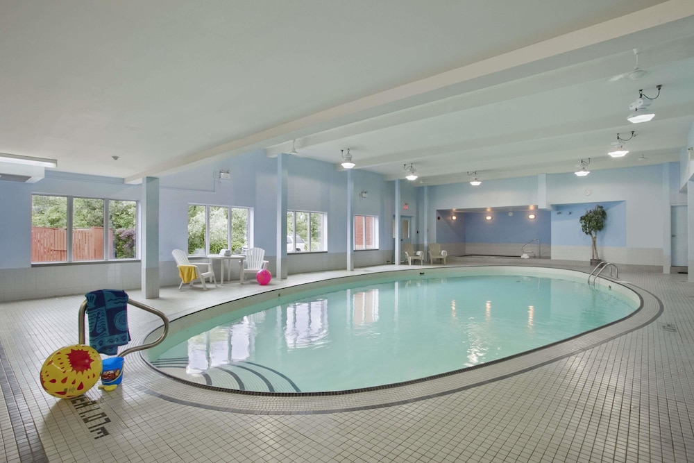 swimming pool spa