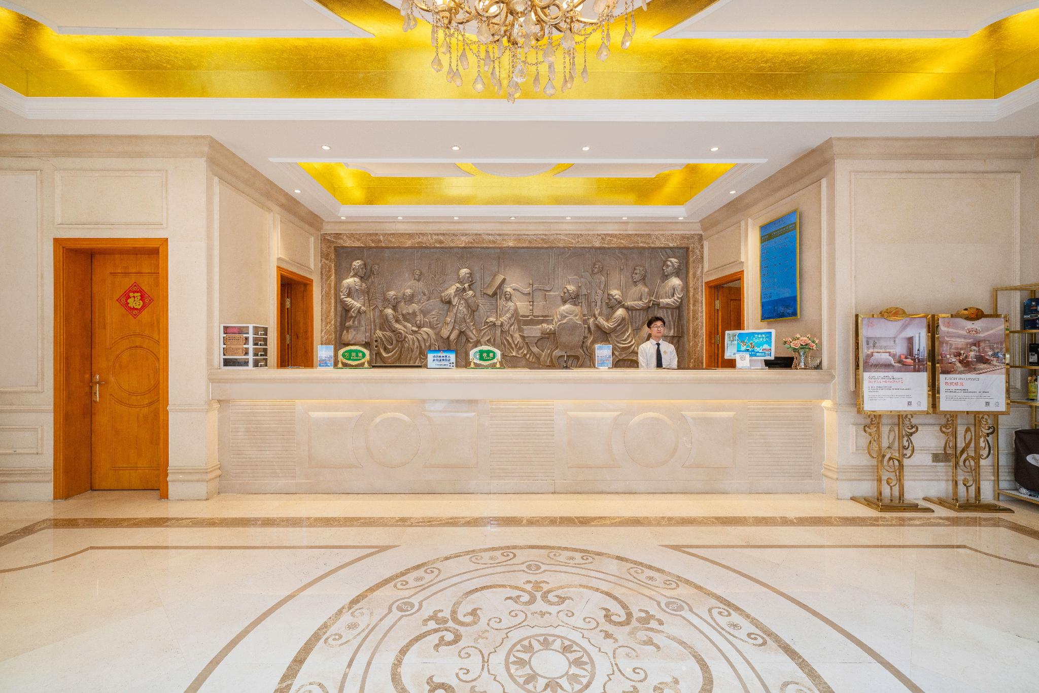 Vienna Hotel (Shenzhen Longsheng Metro Station) 14/41