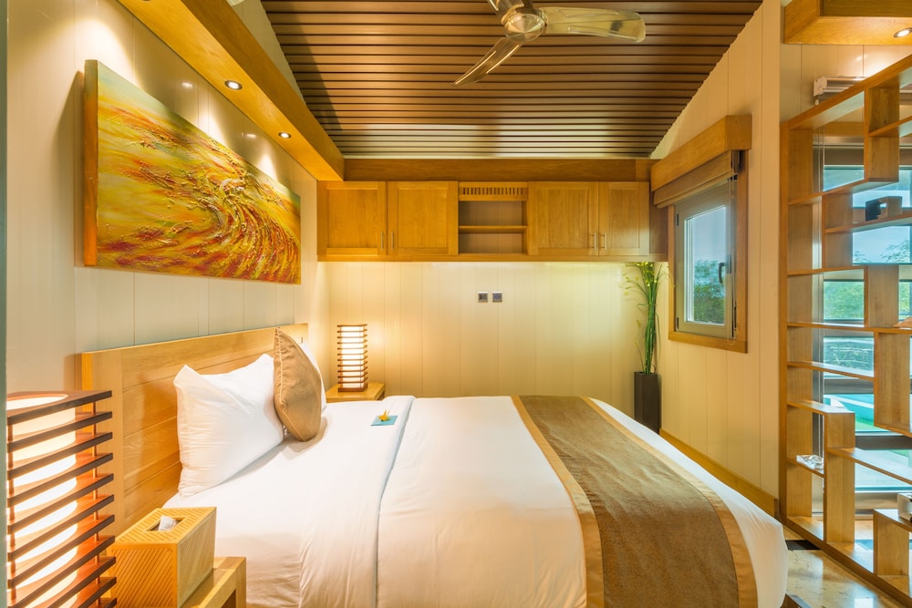 1 BEDROOM, SUITE