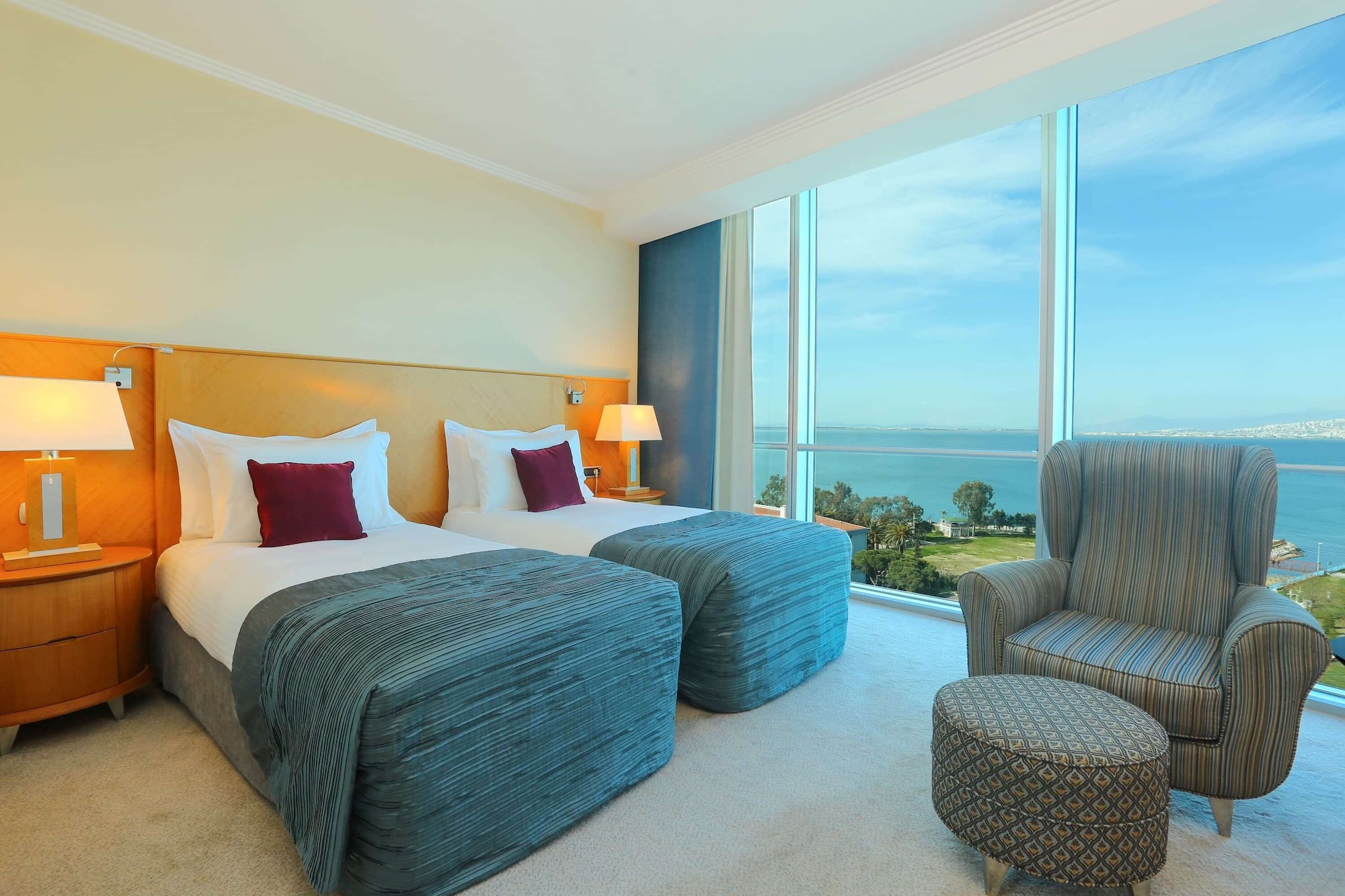 STANDARD, TWIN BEDS, SEA VIEW, SMOKING