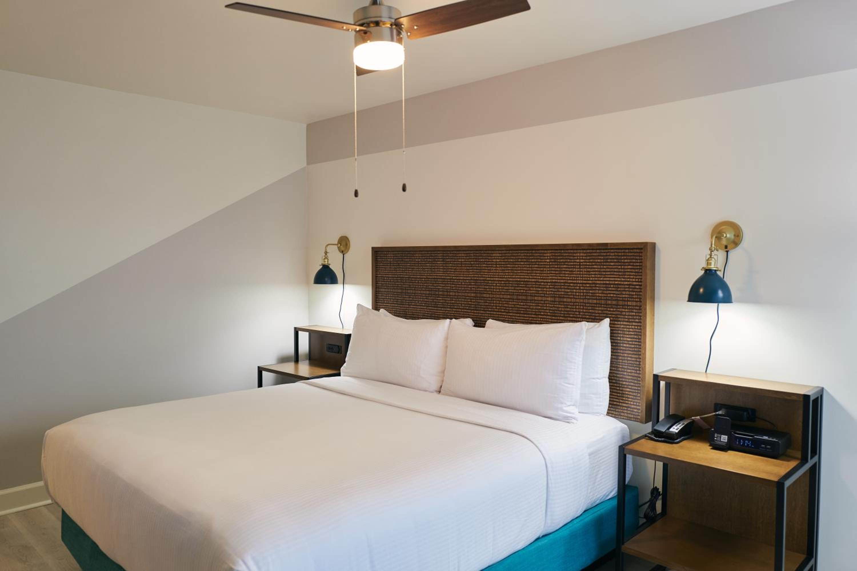 SUPERIOR, KING BED