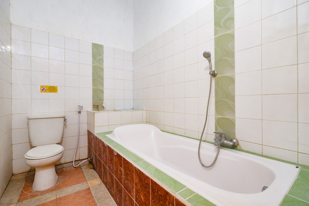 OYO 2855 Sartika Hotel Pati 41/42