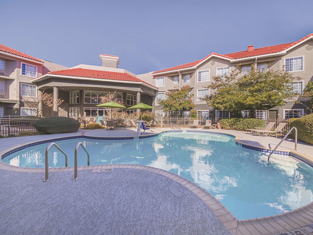La Quinta Inn and Suites by Wyndham Austin Near The Domain 2/52
