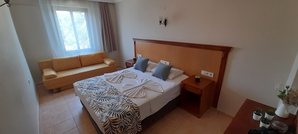 شقة عائلية بسرير فردي بإطلالة على الحديقة بغرفة نوم واحدة مع أريكة، Rosy Suites Hotel 4/9