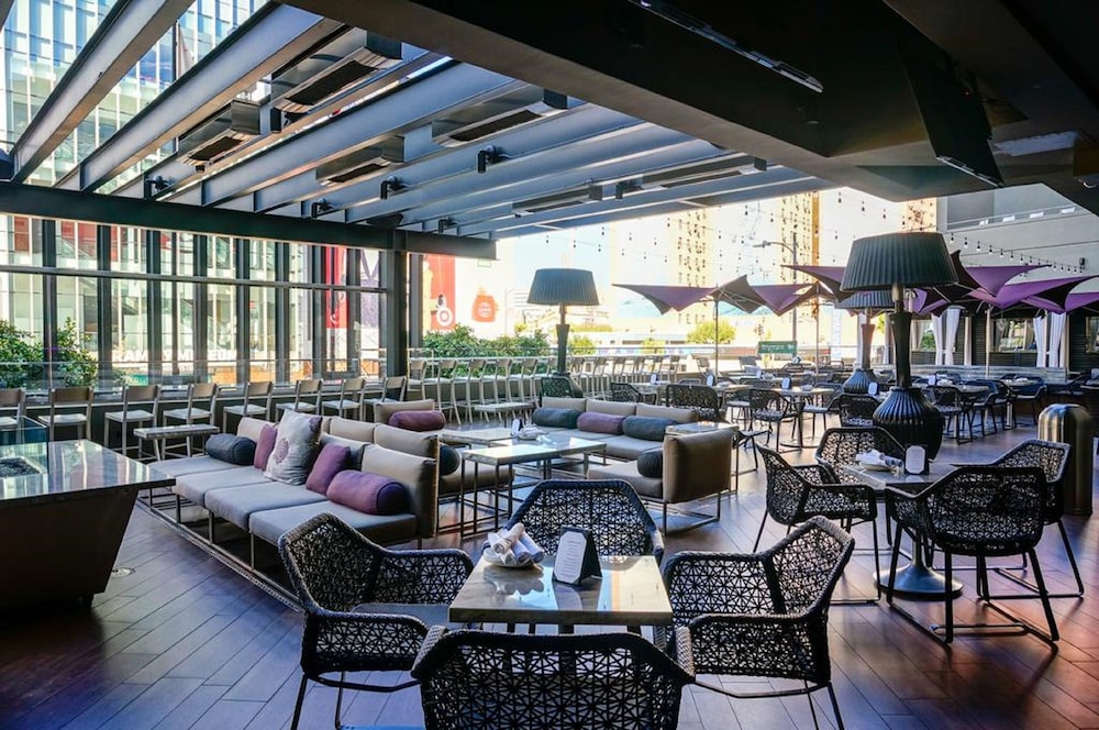 E Central Downtown Los Angeles Hotel 39/54