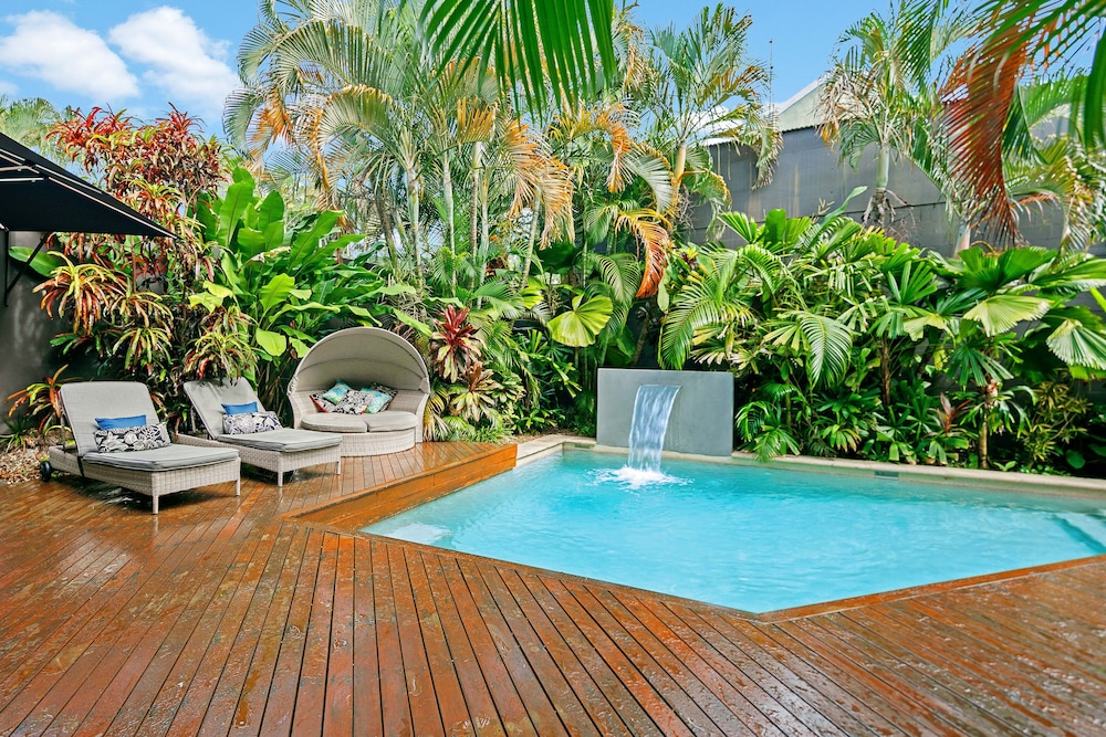 Mantra on the Inlet Port Douglas 38/50