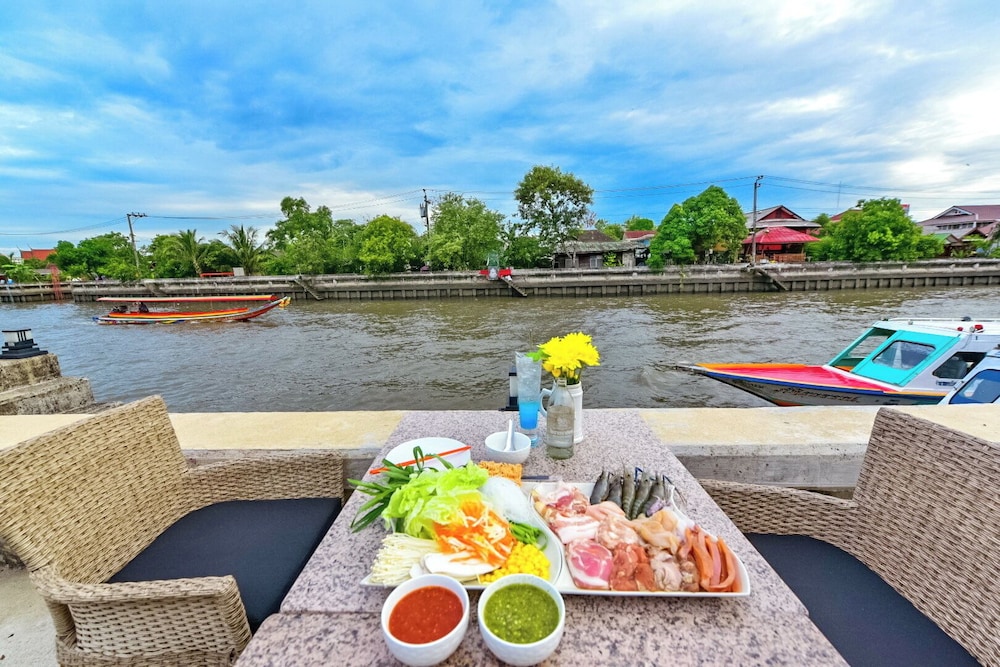 NORN Rimklong Bangkok Hotel 38/50