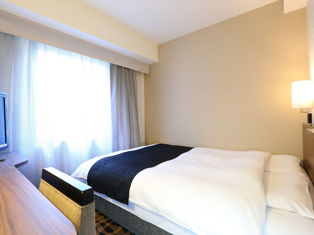 ROOM, SINGLE
