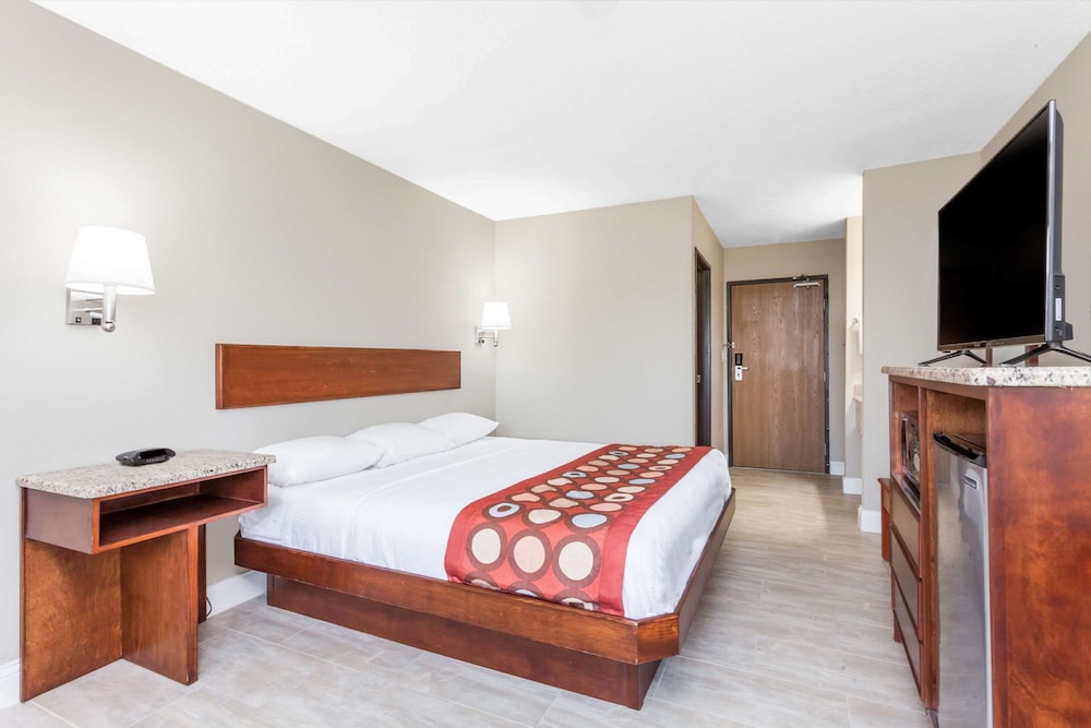 Super 8 By Wyndham Owensboro 11/28