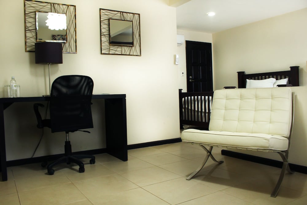 Contempo Hotel 38/49