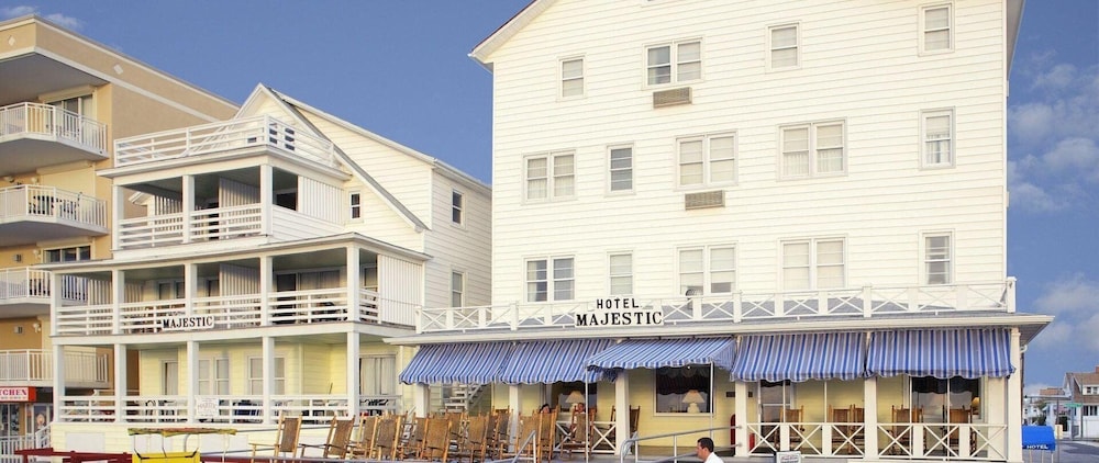 Majestic Hotel & Apartments 42/50