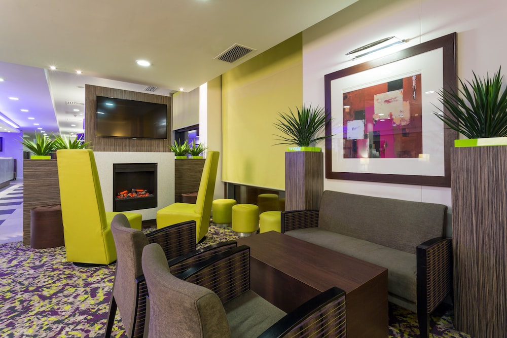 HOLIDAY INN EXPRESS HARLOW 48/74