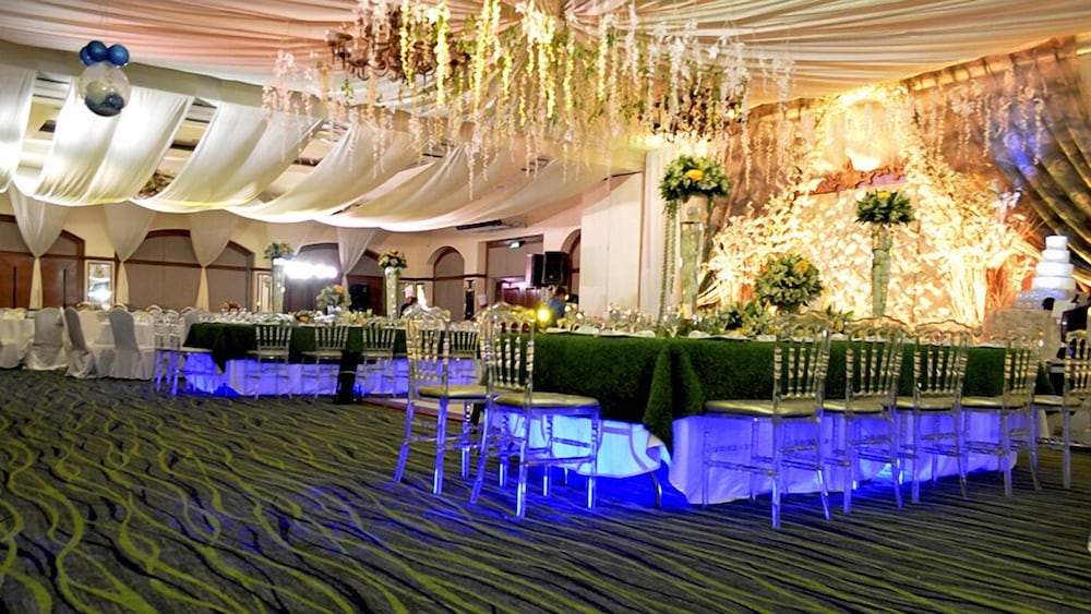 Grand Regal Hotel Davao 49/50