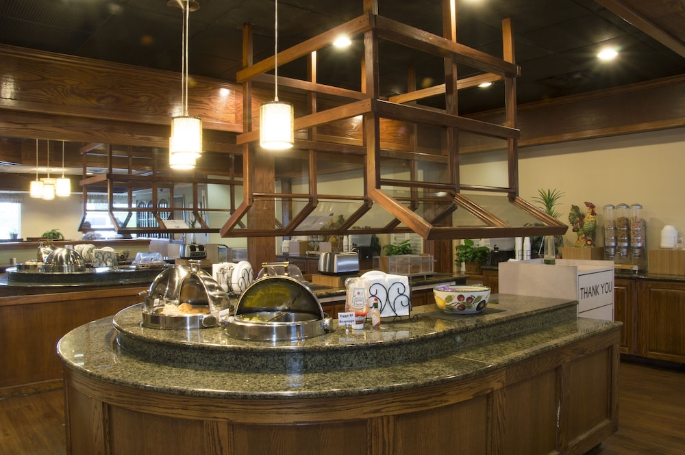 Lamplighter Inn Suites North 13/25