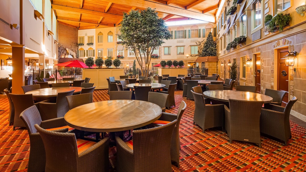 Best Western Plus White Bear Country Inn 41/47