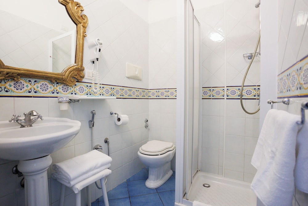 Bussola Di Hermes Hotel 54/57