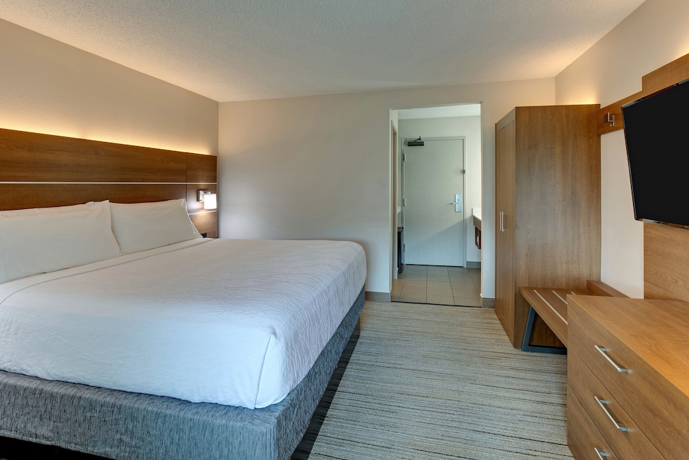 Holiday Inn Express Nashville W I40/Whitebridge Rd 10/47