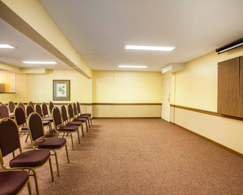 Quality Inn Saint Louis Airport 36/43