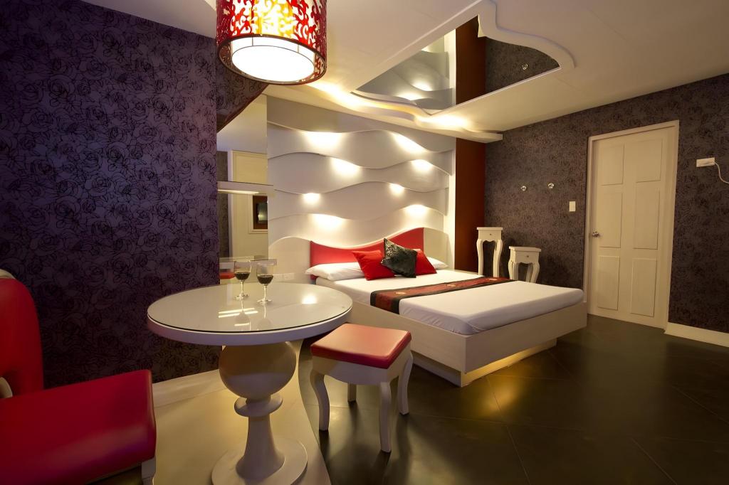 Victoria Court Suites 26/49