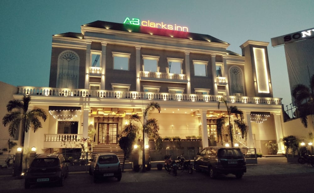 Ab Clarks Inn Jalandhar 1/17