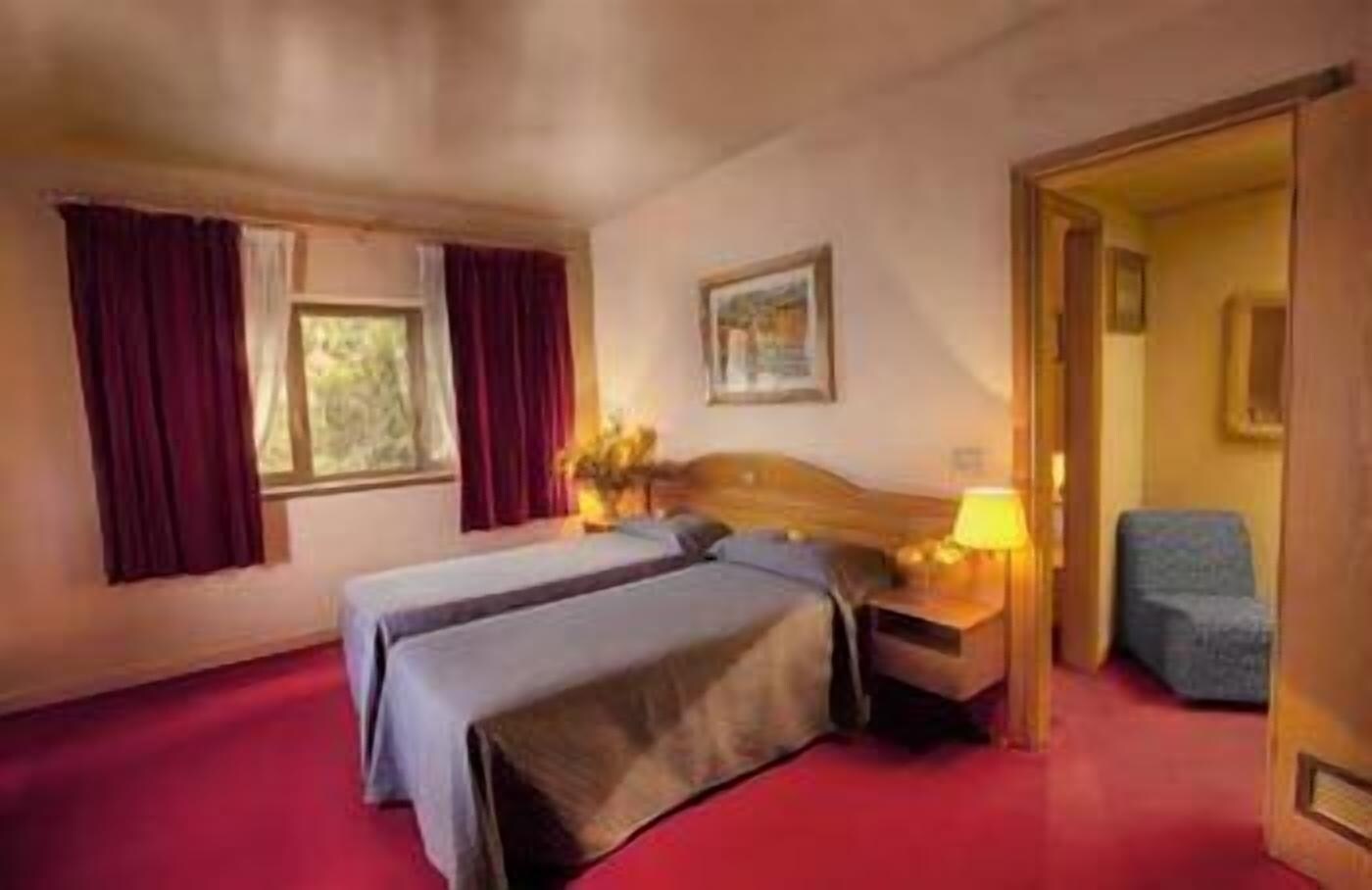 ROOM, SINGLE, TWIN BEDS
