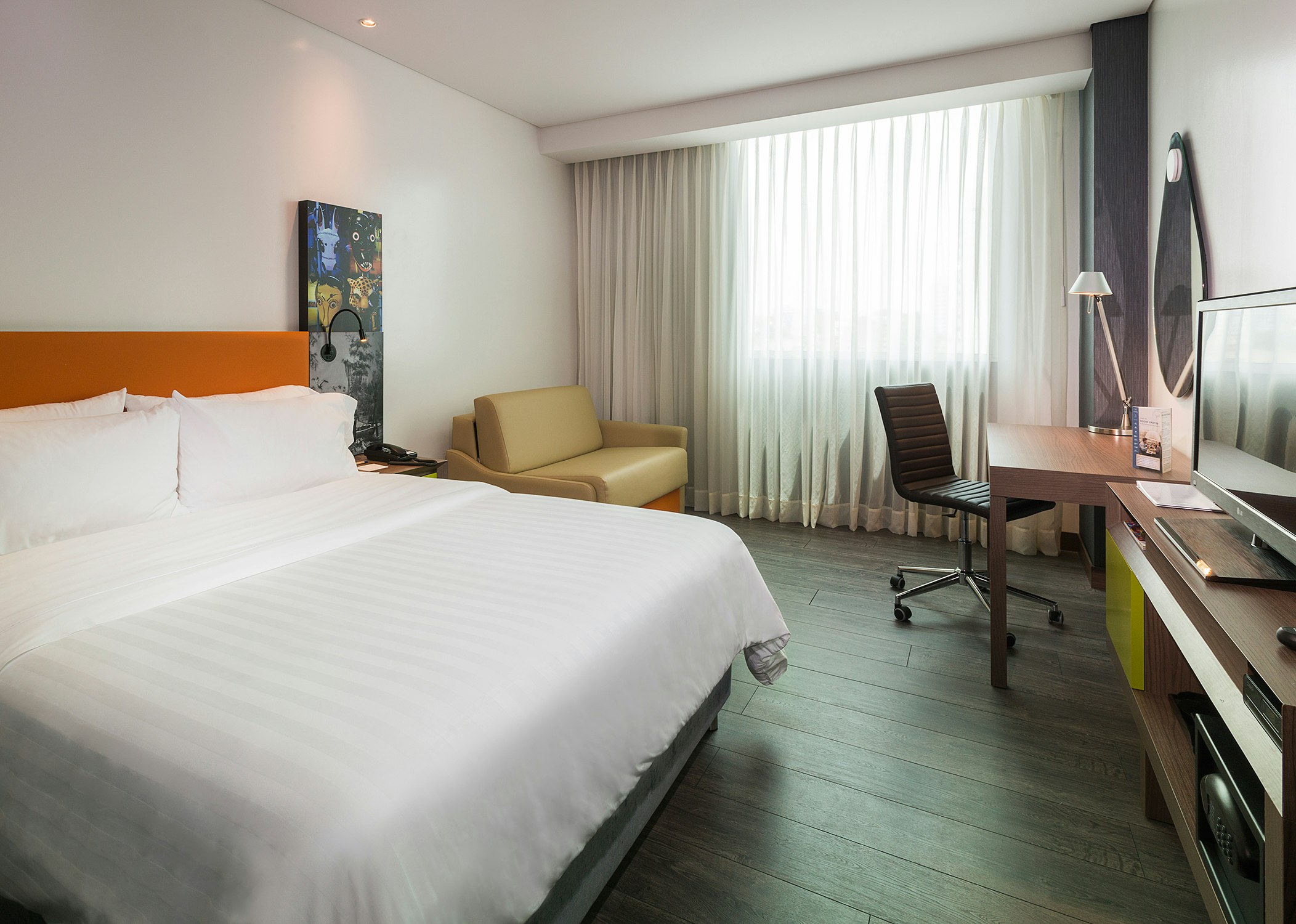 ROOM, QUEEN BED, ACCESSIBLE