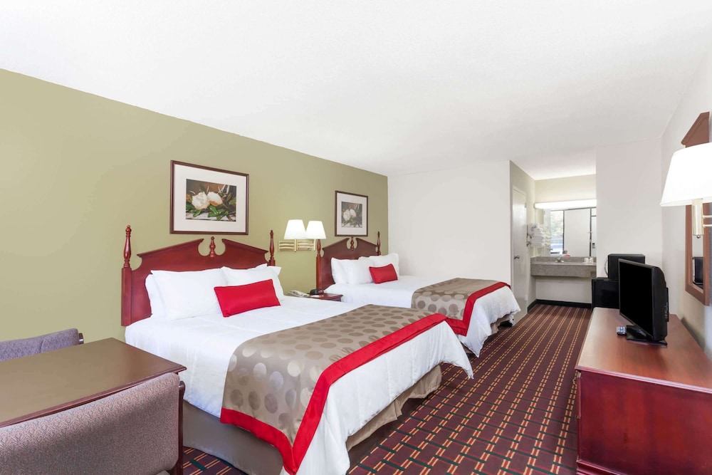 Travelodge by Wyndham Clarksville 6/11
