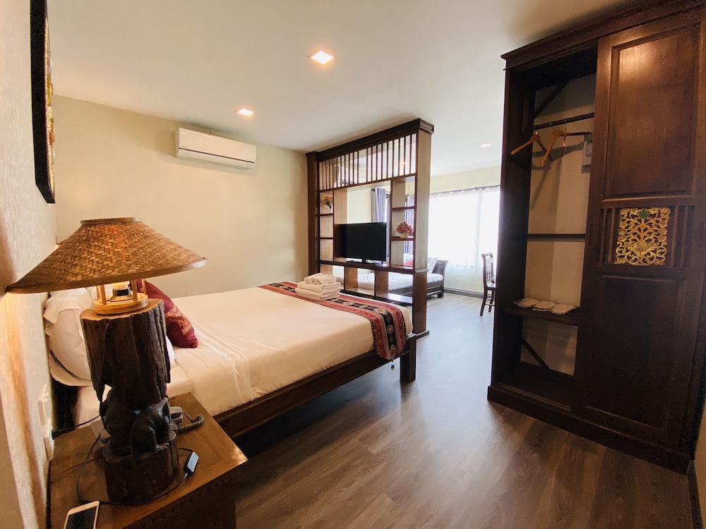 C Hotel Boutique And Comfort 18/40