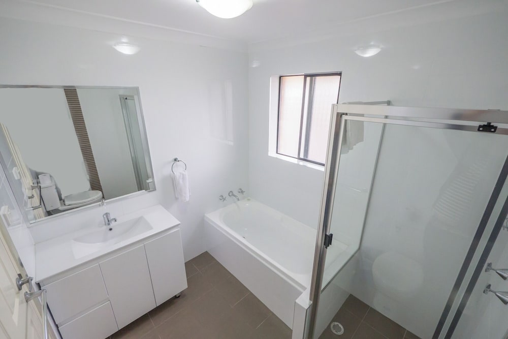 Parkside Apartments 17/18