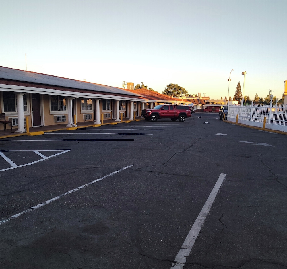 Holiday Motel Oakdale 61/66